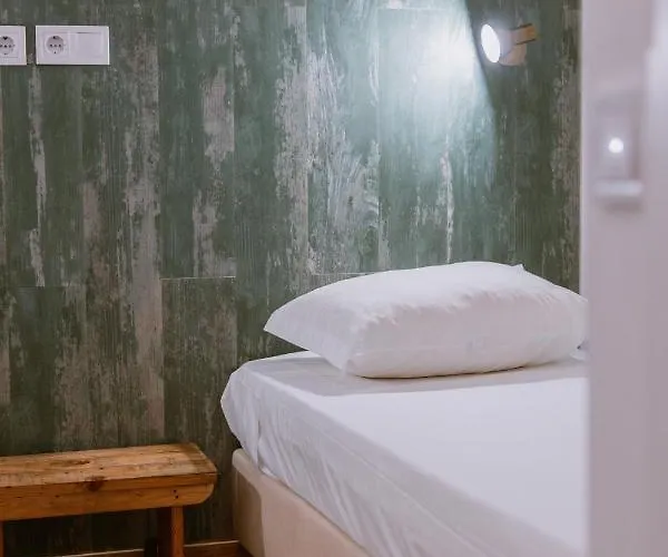 The Lx Hill Ostello *